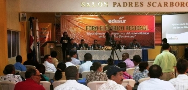 Realizan foro regional del sector eléctrico Bani