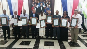 Ayuntamiento Municipal reconoce a varios médicos de San Pedro de Macorís:  
