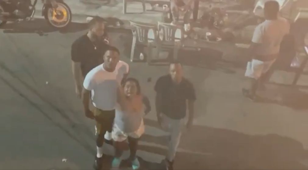 Vecinos agreden familia les pidió bajaran volumen música en horas de la madrugada.