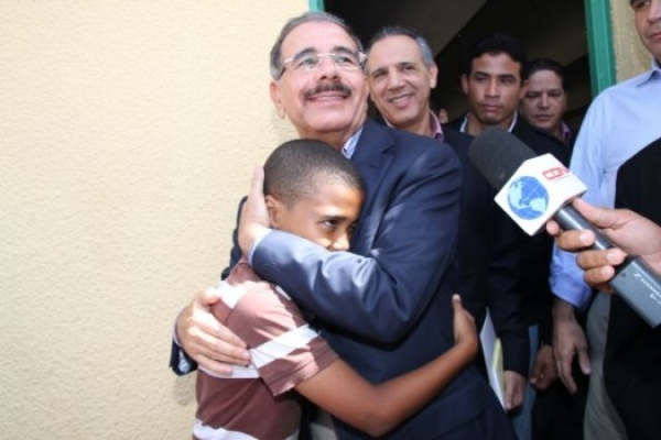 El presidente Danilo Medina durante su visitaa  La Barquita. 