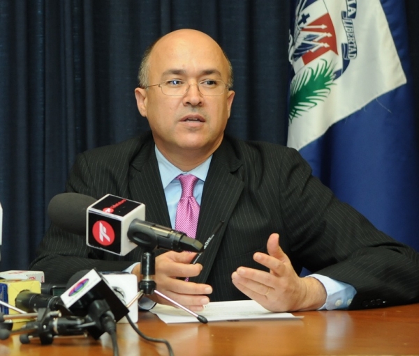 Procurador instruye a fiscales a vigilar por buen manejo de fondos en construcción de escuelas