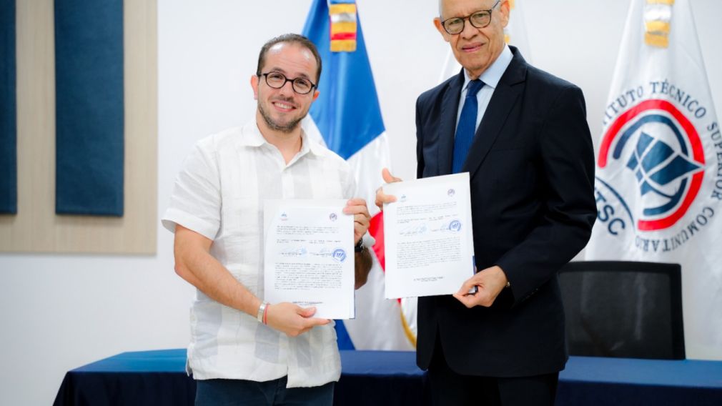 Claudio Caamaño Vélez, director ejecutivo de la TNR y José Ramón Holguín, rector del ITSC.