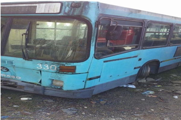 Denuncian ayuntamiento de Sabana Grande De Boyá deja deteriorar autobús estudiantil