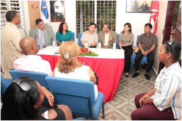 Inversionistas asiáticos construirán escuela en sector Vietnam de Los Mina
