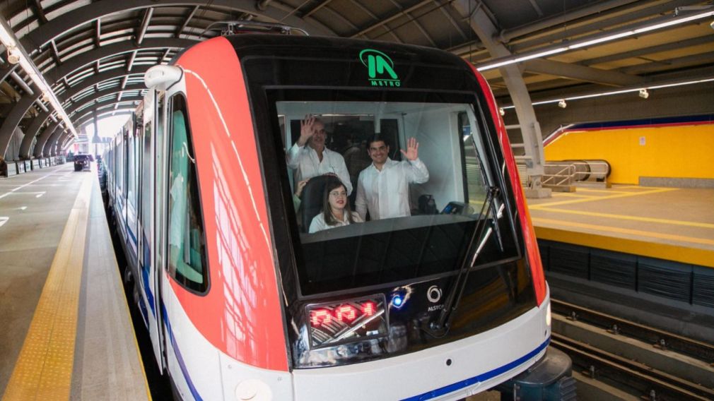 El sistema tendrá la capacidad de transportar 15,000 pasajeros por hora por sentido para un total de 150,000 pasajeros al día.