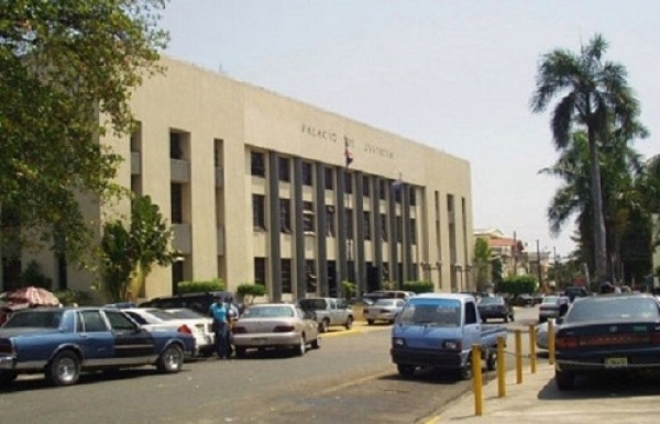 Citan dueños del restaurant Neptuno por alegada falsificación de documentos