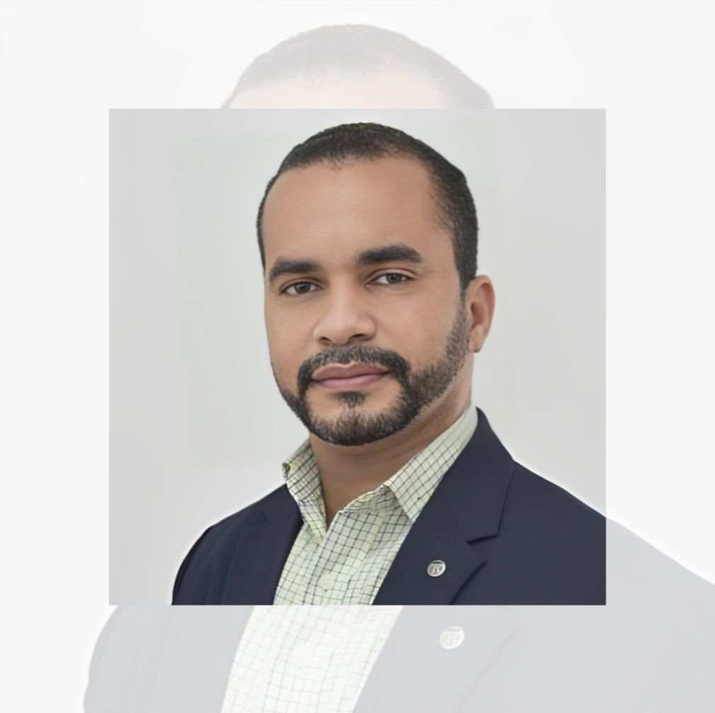 El ingeniero Jimmy Rosario Bernard cuenta con una amplia experiencia en ingeniería informática, digitalización de servicios públicos y educación STEM.