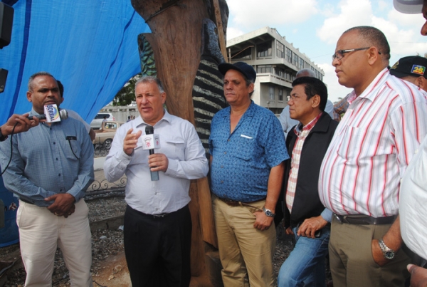 Alcalde de Santiago supervisa labores rescate espacios públicos