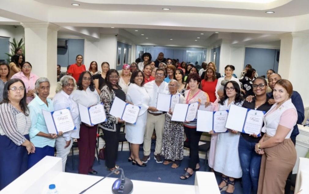 El Ayuntamiento de Los Alcarrizos presentó la primera edición de la revista que reconoce el legado de mujeres del municipio.