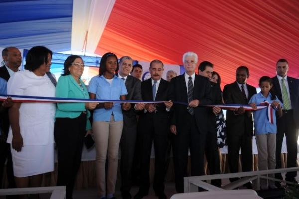 Presidente Danilo Medina inaugura centros educativos en Peravia: 
