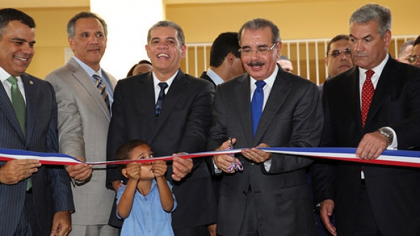 Medina inaugura 12 escuelas en San Cristóbal