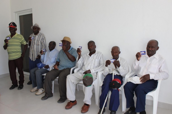Trabajadores cañeros haitianos reciben sus residencias definitivas en la R. D.: 