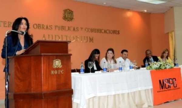 Gobierno capacita ingenieros y arquitectos construirán aulas