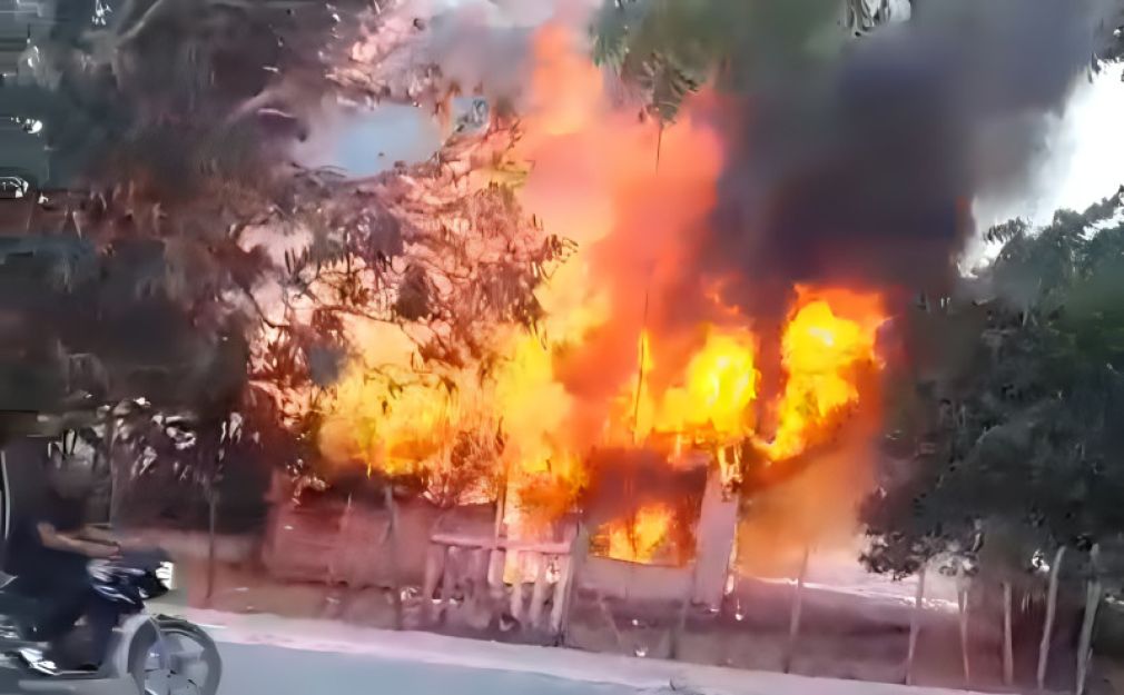 Incendio destruye vivienda en Partido, Dajabón; Los dueños no pudieron recuperar nada.