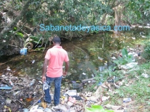 Rio Caño Dulce se convierte en vertedero y foco de contaminación