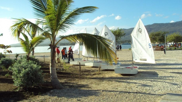 En Barahona funciona la única escuela pública de vela en el país