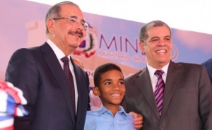 Danilo Medina inaugura en Bocha Chica tres escuelas para Jornada Extendida