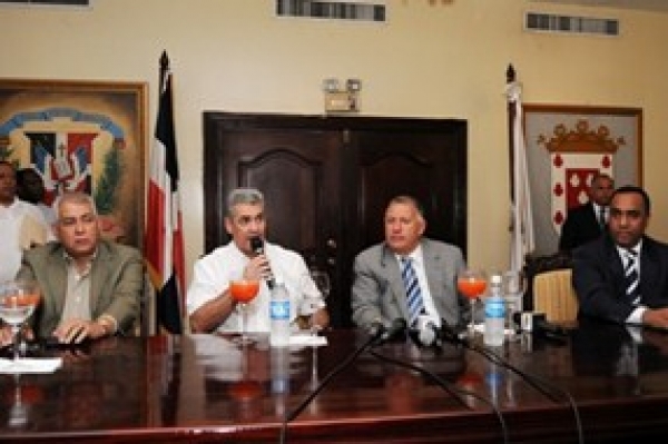 Obras Públicas y Ayuntamiento de Santiago ejecutarán programa "Navidad sin hoyos"