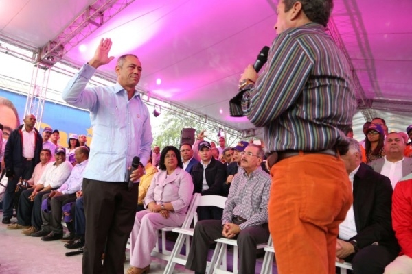 Presidente Danilo Medina proclama a Rubén Toyota como candidato a senador por Hato Mayor: 
