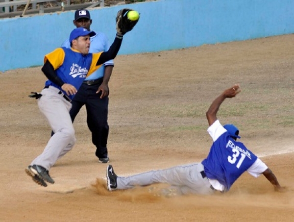 La Romana, Distrito Nacional, La Vega y Puerto Plata clasifican en el Softbol Máster