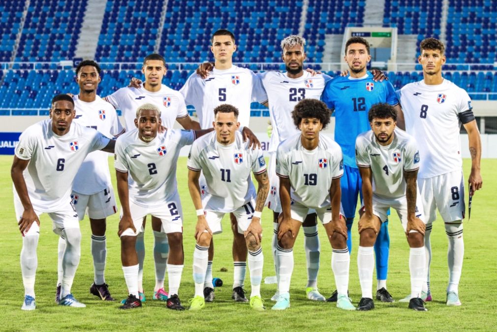 El onceno nacional partió hacia Los Ángeles donde hará su primera participación en la historia de la Copa Oro de la Concacaf, el torneo de fútbol continental de selecciones más prestigioso de Norte, Centroamérica y El Caribe.