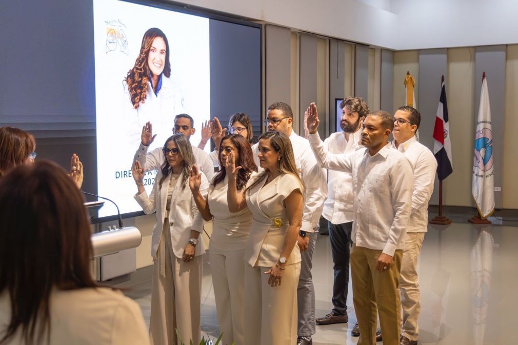  Neumólogos del Cibao posesionan nueva directiva.