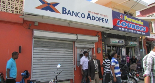 Asaltan entida finaciera en San Cristóbal; roban RD$800 mil: 