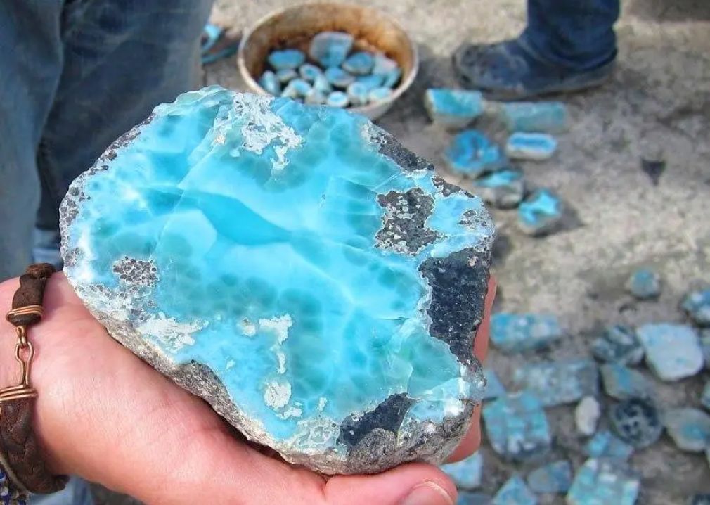 Denuncian artesanos locales se encuentran en desventaja en comparación con grandes exportadores.