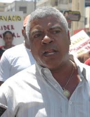 el dirigente sindical de Santiago Gervasio de la Rosa, reclama terrenos del gremio de transporte