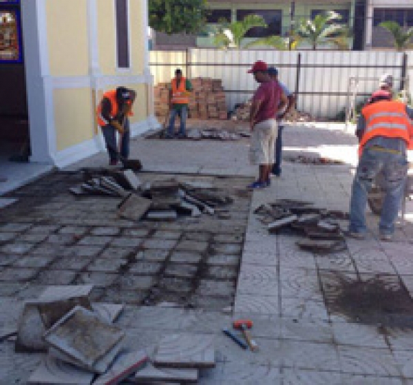 Reinician los trabajos para terminación de la iglesia en Salcedo
