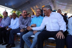 Presidente Medina y Vargas proclaman candidato a senador por Barahona: 
