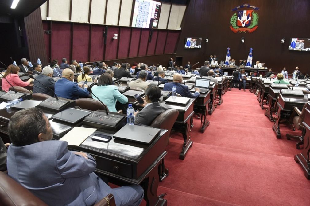 La Cámara de Diputados acordó posponer la aplicación de la ley de extinción de dominio para permitir el estudio y análisis de la ley para administrar bienes incautados. 
