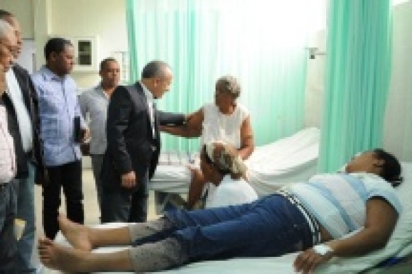 Freddy Hidalgo Núñez, ministro de Salud Pública durante su visita al Hospital Doctor Antonio Yapord Herd, Nagua.