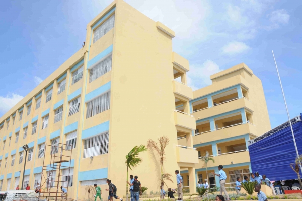 Medina entrega escuela de 33 aulas al sector Capotillo