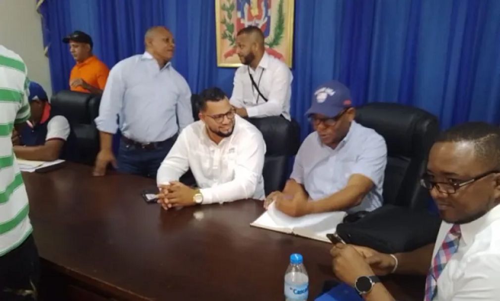 Alcalde Jesús Jerez da la bienvenida a nuevos integrantes de su equipo en el Ayuntamiento de Montecristi