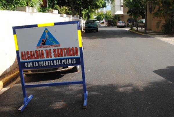 Calle terminada de asfaltar en la Urbanización Lar Bromelias.