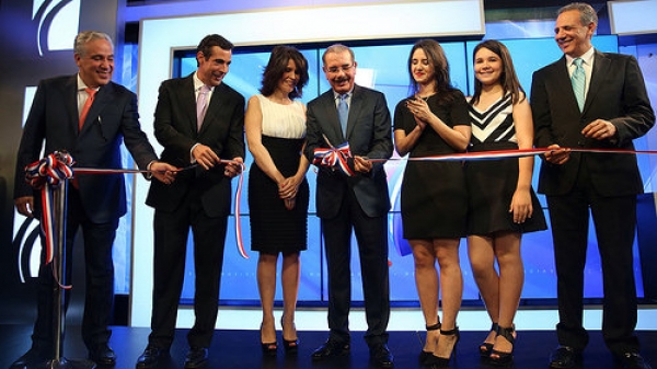 Danilo Medina participa de la inauguración de la edificación. 