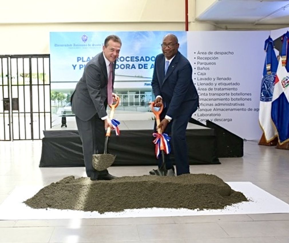 Además del inicio de los trabajos para la planta de agua, inauguraron la Escuela de Panadería Universitaria.