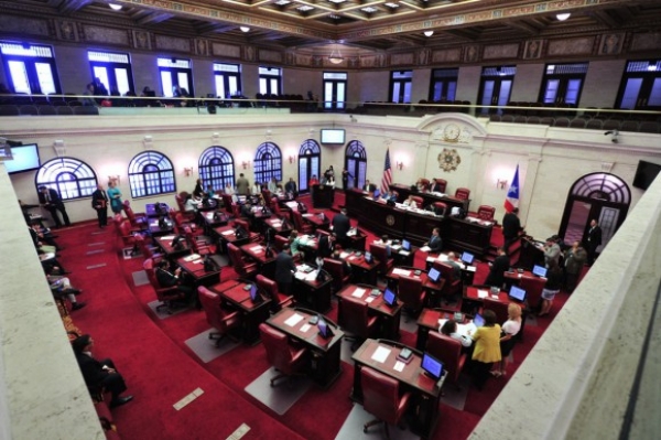 Senado de Puerto Rico aprueba accesos finanzieros a Inmigrantes abrir cuentas bancarias