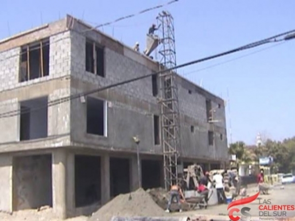 Reinician construcción de obra que fue paralizada por el Ayuntamiento:
