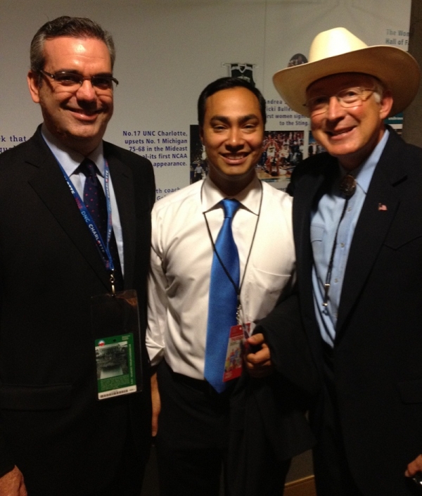 Abinader junto al diputado estatal Joaquín Castro y Ken Salazar, actual Ministro de Interior de Estados Unidos.
