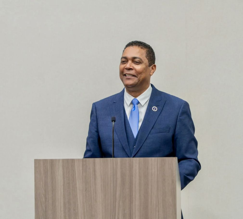 Víctor D’Aza, dirigente del PRM y presidente de la Liga Municipal Dominicana.