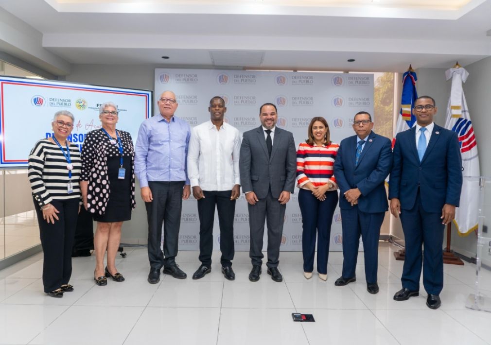 El acuerdo fue suscrito por el presidente de Fedodim y alcalde del Distrito Municipal de Don Juan, Lioncito José, y el Defensor del Pueblo, Pablo Enrique Ulloa Castillo. También contó con la presencia del director ejecutivo de Fedodim, Pedro Richardson, junto a otras autoridades.