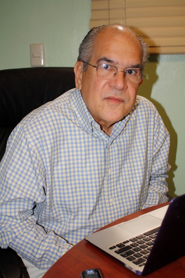 El doctor Jesús Feris Iglesias, salio ayer del país, para participar el congreso médico, en México. 