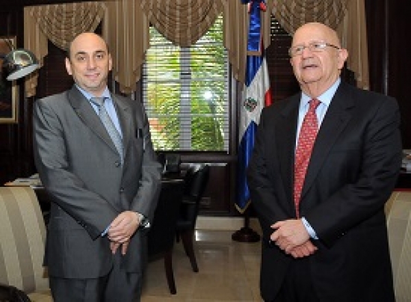 Nuevo representante de PNUD presenta credenciales al canciller