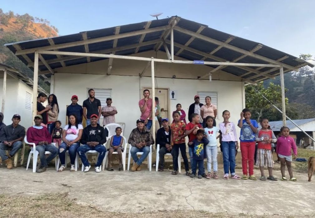 En una primera etapa se impactó a comunitarios del paraje de la Higuera, en una segunda etapa se están beneficiando residentes de Hondo Valle del municipio de San Juan de la Maguana.