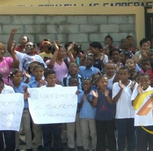 Comunidad Las Carreras cierra escuela por hallarse en mal estado: 