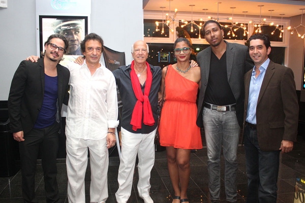 Frank Perozo, Joan Giacinti, Sergio Gobbi, Leticia Tonos, Moisés Trinidad y Leo Proaño en la premier de la película Asuntos Externos Cuba en La Marina de Casa de Campo, La Romana.