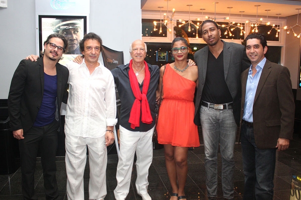 Frank Perozo, Joan Giacinti, Sergio Gobbi, Leticia Tonos, Moisés Trinidad y Leo Proaño en la premier de la película Asuntos Externos Cuba en La Marina de Casa de Campo, La Romana.