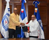 El convenio fue rubricado por el director general de Coraasan, Andrés Burgos y el titular del Siuben, Jefrey Lizardo.